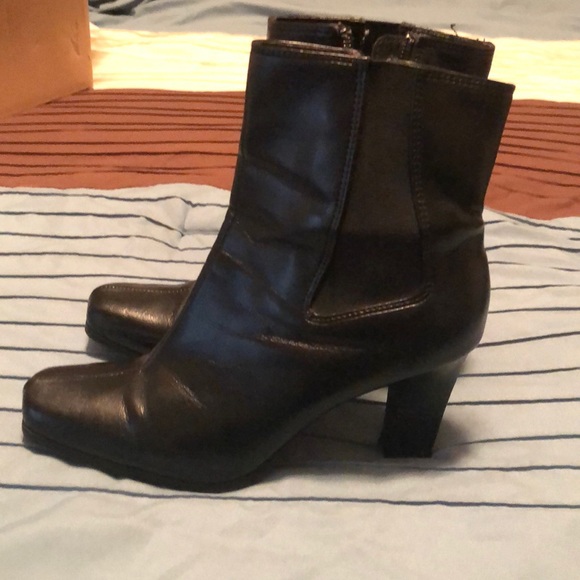 Black Comfort Plus ankle boots - Picture 2 of 8